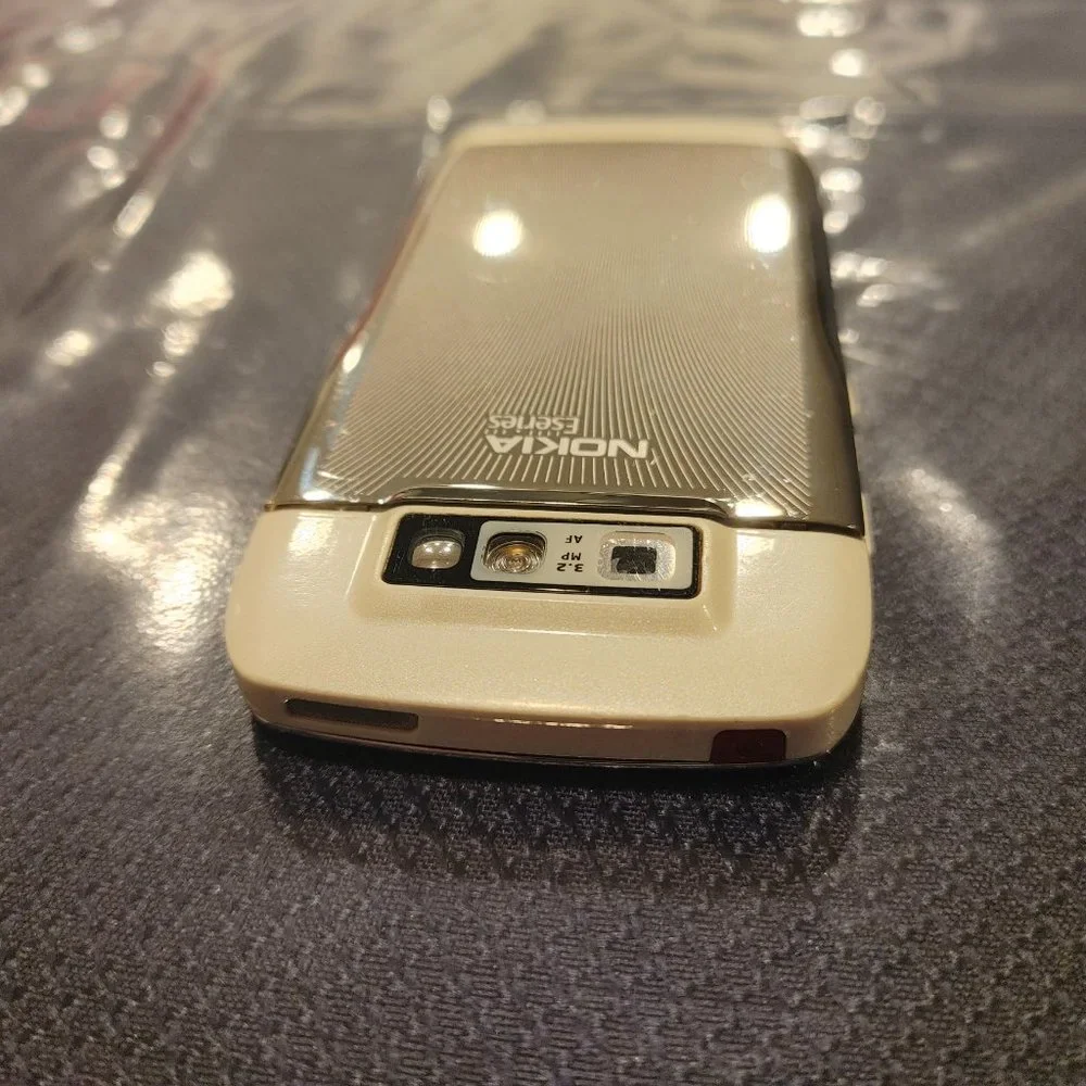 Nokia E71 Mobile Phone 3.15 MP Camera 3G WIFI GPS 2.4in
